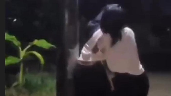 Remaja putri di Lampung menjadi korban perundungan yang dilakukan temannya.