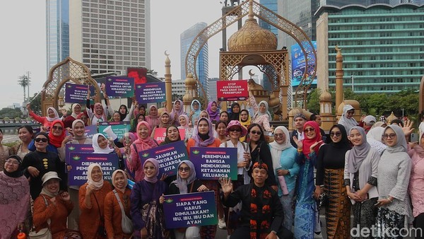 Sambut Hari Kartini dengan Berkebaya