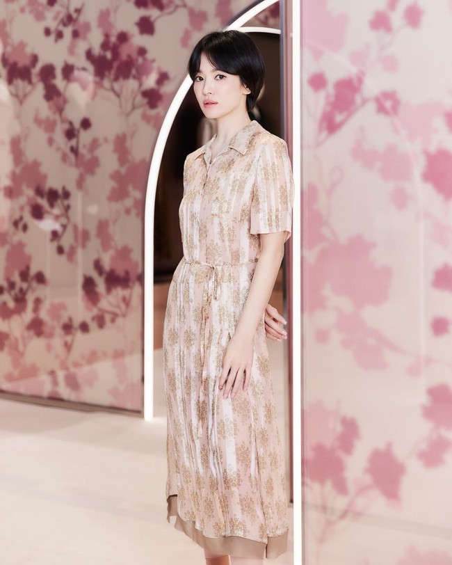 Aktris 43 tahun ini mencetak sejarah sebagai artis Korea pertama yang terpilih menjadi global ambassador Fendi. Foto: dok. Instagram @kyo1122