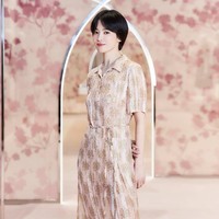 Song Hye Kyo membagikan sederet fotonya saat menghadiri pop-up store Fendi di Instagram. Sang aktris tampil memesona dengan potongan rambut bob untuk persiapan syuting drama Korea terbarunya bersama Gong Yoo, Slowly but Intensely. Foto: dok. Instagram @kyo1122