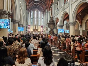 Video: Suasana Khidmat Misa Paskah di Gereja Katedral Jakarta