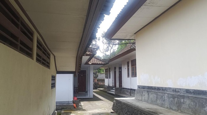 Susana SKB Klungkung yang ditempati warga Desa Adat Sental Kangin, Kecamatan Nusa Penida, yang terkena sanksi kanorayang. (Leona Wirawan/detikBali)