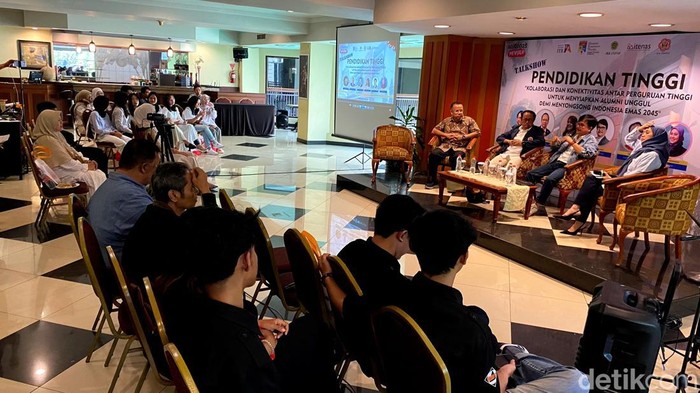 Talk Show Pendidikan Tinggi di ITENAS Bandung