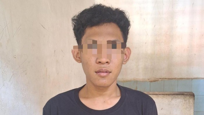 Tampang pelaku penggelapan uang toko di Musi Banyuasin saat diamankan polisi