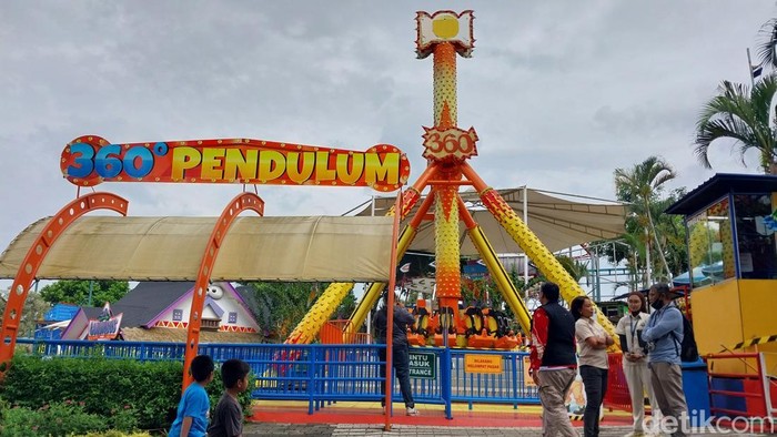 Wahana 360° Pendulum Jatim Park 1 Kota Batu
