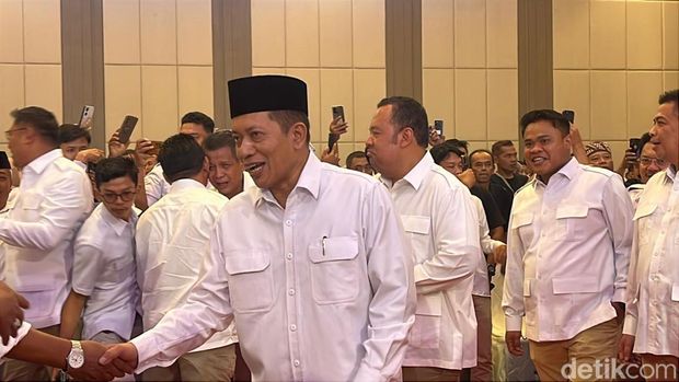 Wamenkop Ferry Juliantono di acara DPD Gerindra Jateng di Sukoharjo, Minggu (20/4/2025).