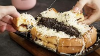 Kalau mau roti bakar dengan topping lengkap, seperti keju Oreo atau ham and melted cheese bisa mampir ke Ropang Plus Plus di Pluit, Jakarta Utara. Harganya mulai dari Rp 15 ribu saja. Foto : Instagram @ropangplusplus