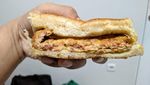 20 Roti Bakar Kekinian Topping Melimpah Ada di Sini!
