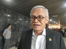 Video Aria Bima soal Jokowi Diutus ke Pemakaman Paus: Kenapa Nggak Wapres?