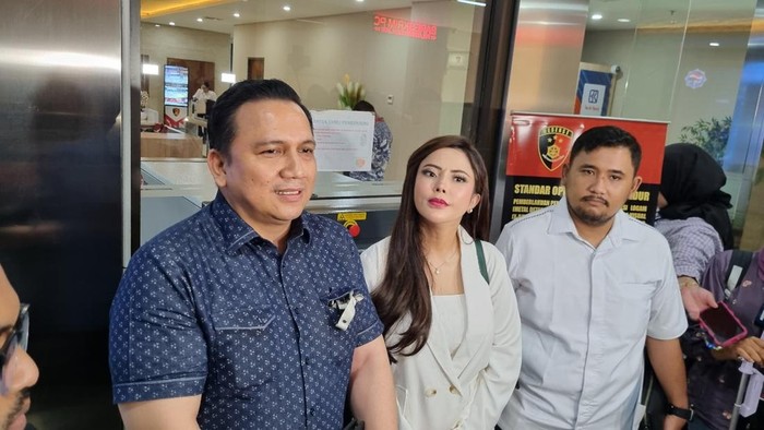 Ayu Aulia (tengah)-(Taufiq/detikcom)
