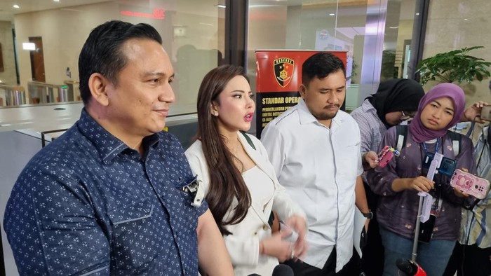 Ayu Aulia (tengah)-(Taufiq/detikcom)