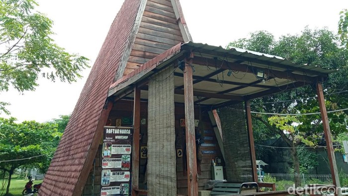 Bangunan di Tabalong Kota Cirebon yang berbentuk seperti rumah Tambi.