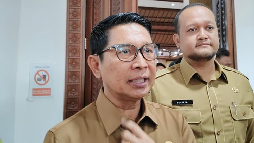Bupati Badung, I Wayan Adi Arnawa, saat ditemui di kantornya di Puspem Badung, Senin sore (21/4/2025). (Agus Eka/detikBali)