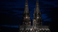 Pencahayaan LED ini dipasang langsung pada struktur bangunan, bukan lagi dari atap bangunan sekitar, sehingga dapat menonjolkan detail arsitektur Gotik katedral dengan lebih jelas dan dramatis.    