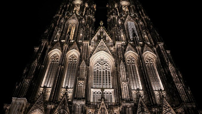 Cahaya Baru Katedral Cologne Menyapa Langit Malam The Cologne Cathedral, a UNESCO World Heritage Site, is illuminated with the new LED lights, in Cologne, Germany, April 20, 2025. REUTERS/Jana Rodenbusch