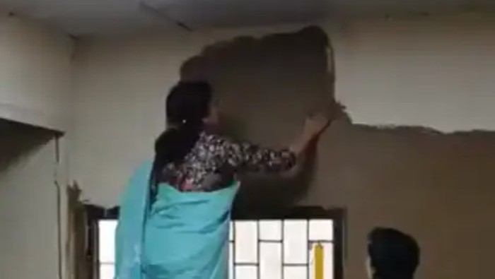 Dinding Dilapisi Kotoran Sapi di India