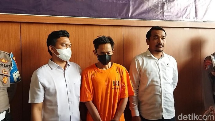 Dokter PPDS yang mengintip mahasiswi mandi di Jakpus ditetapkan sebagai tersangka.