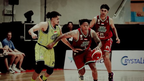 Xavier Charles Cannefax (depan kanan, jersey merah) dan Putu J. Satria Neo Pande (belakang) terpilih dalam IBL All Star 2025.