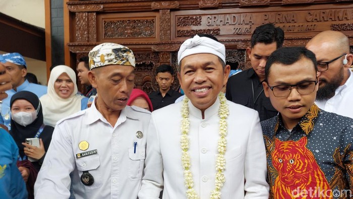 Gubernur Jawa Barat, Dedi Mulyadi saat hadir dalam Rapat Paripurna Hari Jadi Kabupaten Cirebon ke-543