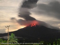 Gunung Lewotobi Meletus 13 Kali Pagi Ini, Plafon Rumah di Larantuka Bergetar