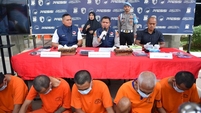 Kapolres Gresik AKBP Rovan Richard Mahenu saat konferensi pers