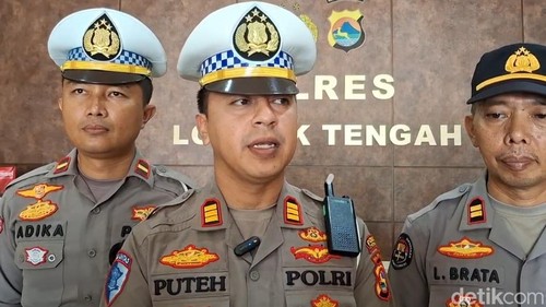Kasat Lantas Polres Lombok Tengah AKP Puteh Rinaldi (tengah) didampingi oleh Kasi Humas Iptu Lalu Brata Kusnadi (kiri) dan Kanit Gakkum Satlantas Ipda Sasmita Andika Candra di Mapolres Lombok Tengah.