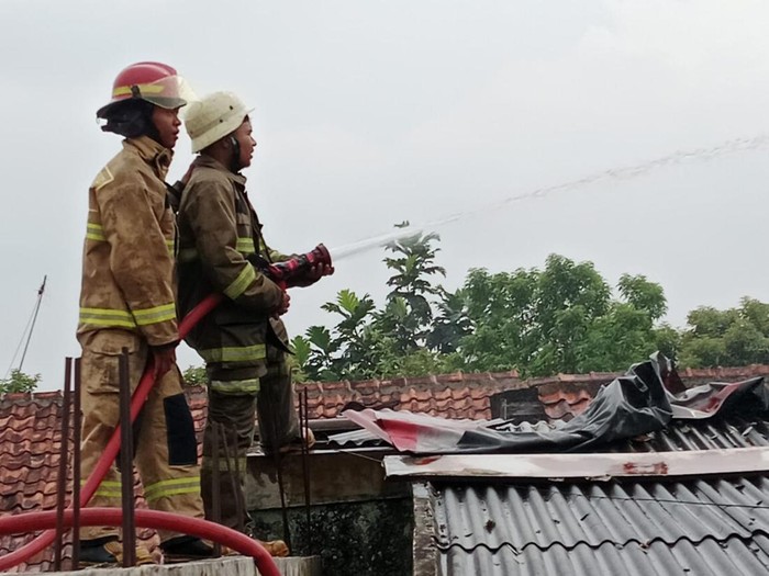 Kebakaran Rumah Akibat Korsleting Listrik di Bogor