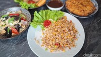 Menu-menu yang ditawarkan begitu komplet. Kunci utama dari hidangan bergaya jadul ini ialah resep warisan keluarga yang dijaga secara turun temurun hingga akhirnya disajikan sebagai hidangan untuk restoran sederhana. Foto: detikcom/Diah Afrilian