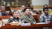 Dalam RDP ini, Komisi III DPR meminta kedua belah pihak duduk bersama untuk menyelesaikan kasus ini.  