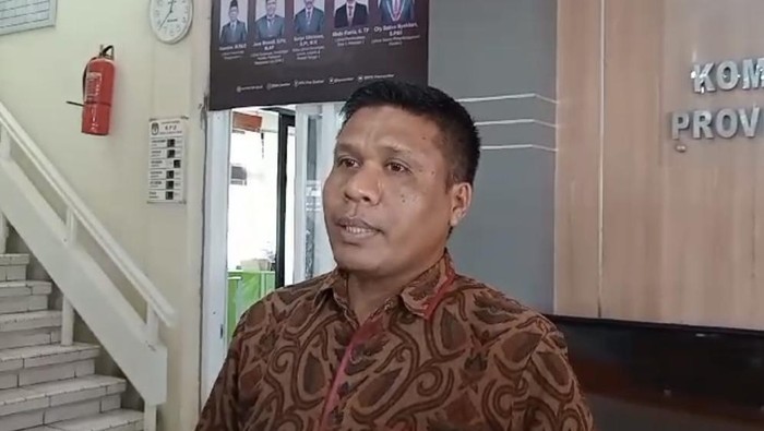 Komisioner KPU Sumbar, Jons Manedi (Jeka Kampai/detikSumut)