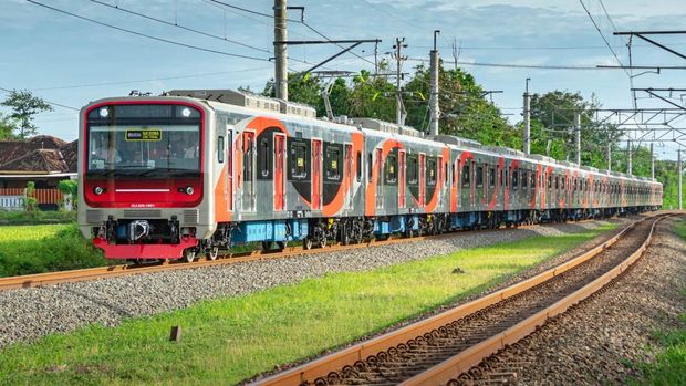 KRL Commuter Line CLI-225 produksi INKA di Madiun. (Dok. KAI)