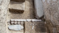 Penemuan tersebut dilakukan selama penggalian di pekuburan Saqqara, sebuah situs arkeologi utama di selatan Kairo yang terkenal dengan pemakaman kerajaan dan monumen kuno. Foto: (Dokumentasi Kementerian Pariwisata dan Kepurbakalaan Mesir)