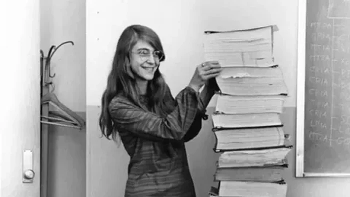 Margaret H. Hamilton dan tumpukan coding-an.
