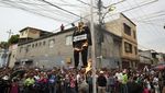 Melihat Prosesi Pembakaran Yudas di Venezuela