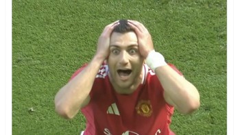 Banyak pemain MU tampil buruk, seperti Hojlund yang sangat miskin gol. Foto: X.com