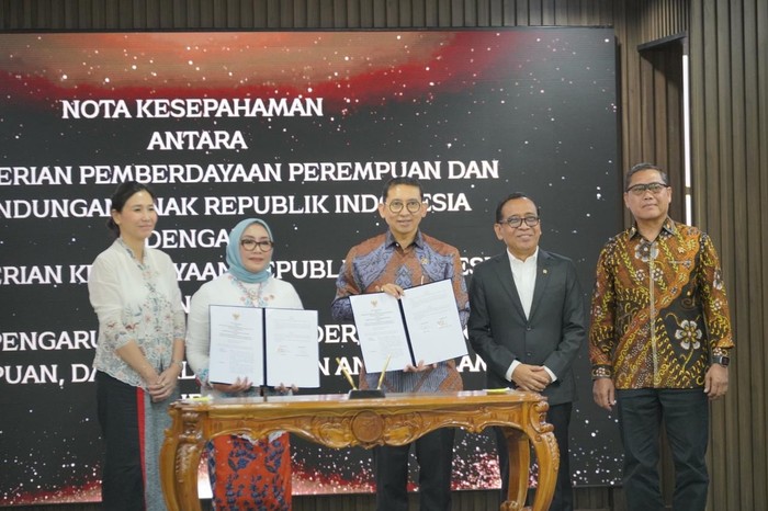 Menteri Kebudayaan RI Fadli Zon menandatangani Nota Kesepahaman bersama Menteri Pemberdayaan Perempuan dan Perlindungan Anak RI (Kementerian PPPA) Arifatul Choiri Fauzi tentang Penguatan Pengarusutamaan Gender, Pemberdayaan Perempuan, dan Perlindungan Anak dalam Kebudayaan.