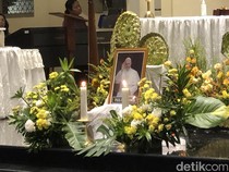 Uskup Agung Semarang Berduka Paus Fransiskus Wafat, Kenang Kunjungan ke RI