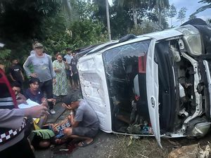 Mobil Pikap Angkut 5 Pelajar Terbalik di Bone, 1 Orang Tewas