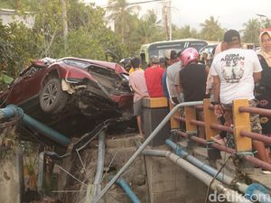 Mobil Berisi Satu Keluarga Kecelakaan di Polman Usai Pulang Liburan