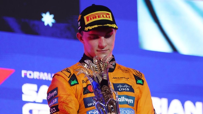 JEDDAH, SAUDI ARABIA - APRIL 20: Race winner Oscar Piastri of Australia and McLaren on the podium with his trophy during the F1 Grand Prix of Saudi Arabia at Jeddah Corniche Circuit on April 20, 2025 in Jeddah, Saudi Arabia. (Photo by Meg Oliphant/Getty Images)