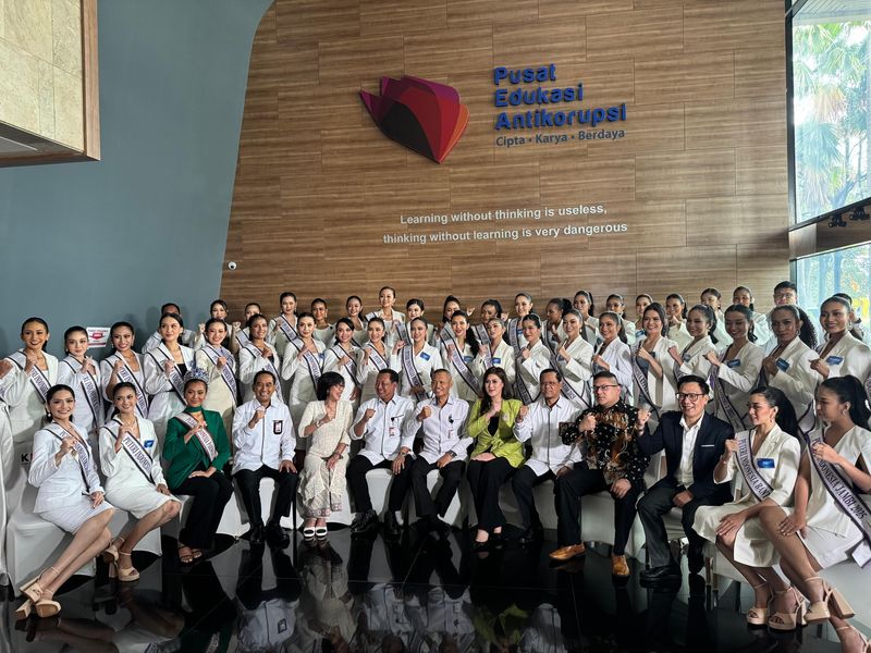 Para Finalis Puteri Indonesia saat mendatangi KPK (Yogi/detikcom)