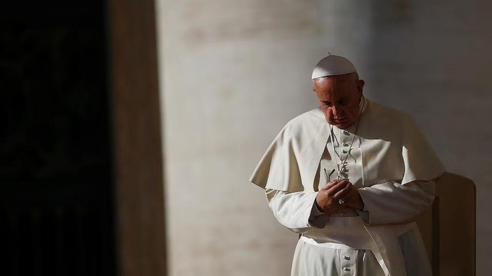 Pope Francis leads his Wednesday general audience in Saint Peters Square at the Vatican November 19, 2014. REUTERS/Tony Gentile/File Photo Purchase Licensing Rights