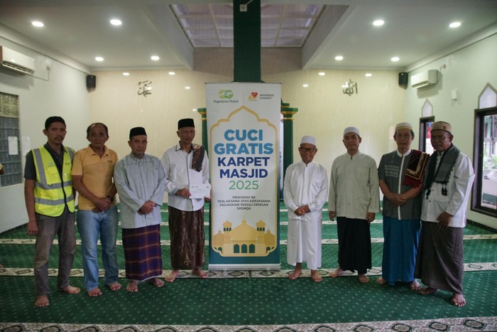 Pegadaian Peduli Gelar Program Cuci Karpet Gratis di 50 Masjid Jabodetabek