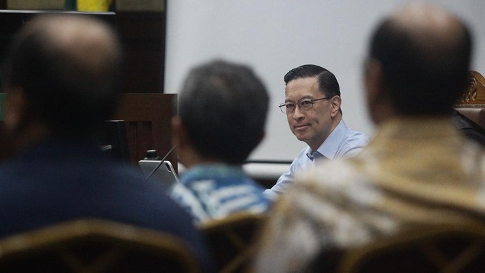 Terdakwa kasus dugaan korupsi impor gula Thomas Trikasih Lembong atau Tom Lembong mengikuti sidang lanjutan di Pengadilan Tipikor, Jakarta, Senin (21/5/2025). Sidang tersebut beragenda mendengarkan keterangan delapan saksi yang dihadirkan Jaksa Penuntut Umum (JPU) eks Deputi Bidang Agro Kemendag Wahyu Kuncoro, pegawai BPS M Firman, pegawai Kemendag Roro Fitriani, eks Kabid Pengawasan Bea Cukai Sulawesi Agus Amijaya, pegawai Ditjen Bea Cukai Darul Anggoro, Muhtadi, Rujito dan Wahyudi Adrianto.