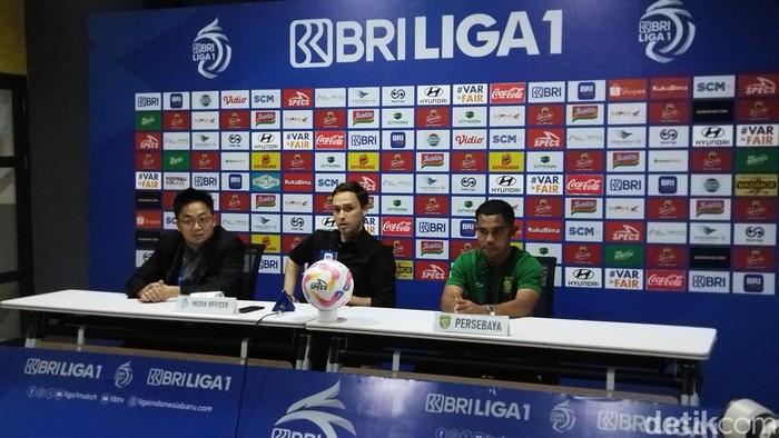 Pelatih Persebaya, Paul Munster jumpa pers usai timnya berlaga dengan madura united