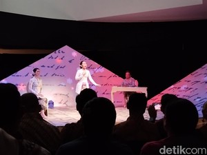 Membius! Cinta Laura-Happy Salma Bacakan Surat-surat Kartini
