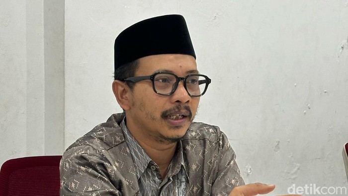 Pemimpin Wilayah Bulog Sulsel dan Sulbar Fahrurozi saat berkunjung ke kantor redaksi detikSulsel di Makassar, Senin (21/4/2025). Hermawan Mappiwali/detikSulsel