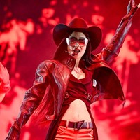 Jennie BLACKPINK sukses menguasai panggung dengan penampilannya di minggu kedua Coachella 2025, Minggu (20/4/2025) waktu setempat. Eksistensinya sebagai solois kian diakui netizen dan penggemar. Foto: Getty Images