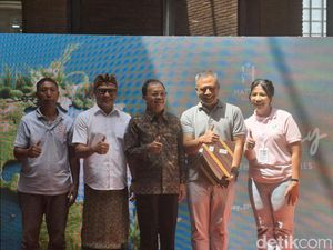 Koster Apresiasi Hatten Wines Kurangi Sampah Plastik-Gunakan Solar Panel