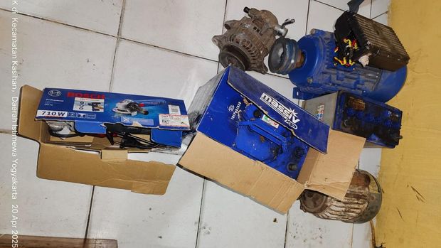Barang bukti kasus pencurian di gudang saos di Gangin, Kasihan, Bantul, Minggu (20/4/2025).